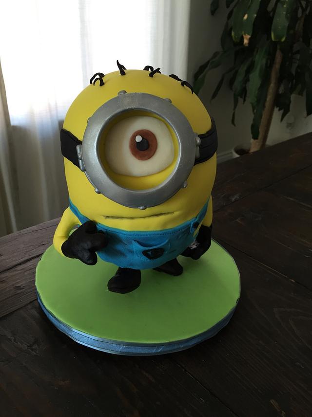 Minion cake - Decorated Cake by Dkn1973 - CakesDecor