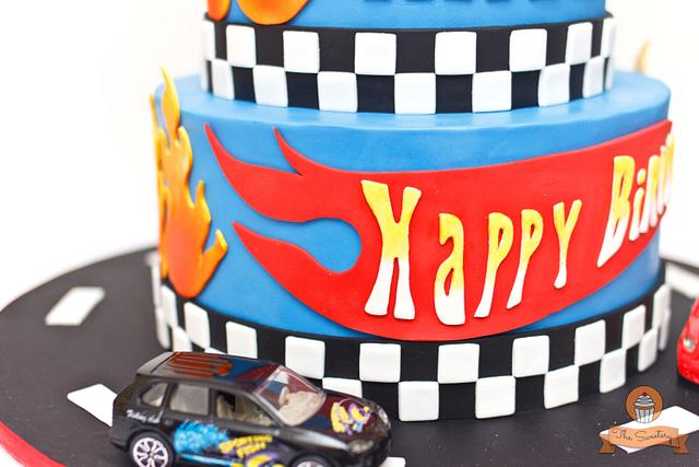 Hot Wheels Cake - Cake By The Sweetery - By Diana - Cakesdecor