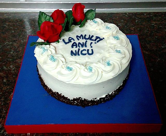 TARTA ROSAS ROJAS - Decorated Cake by Camelia - CakesDecor