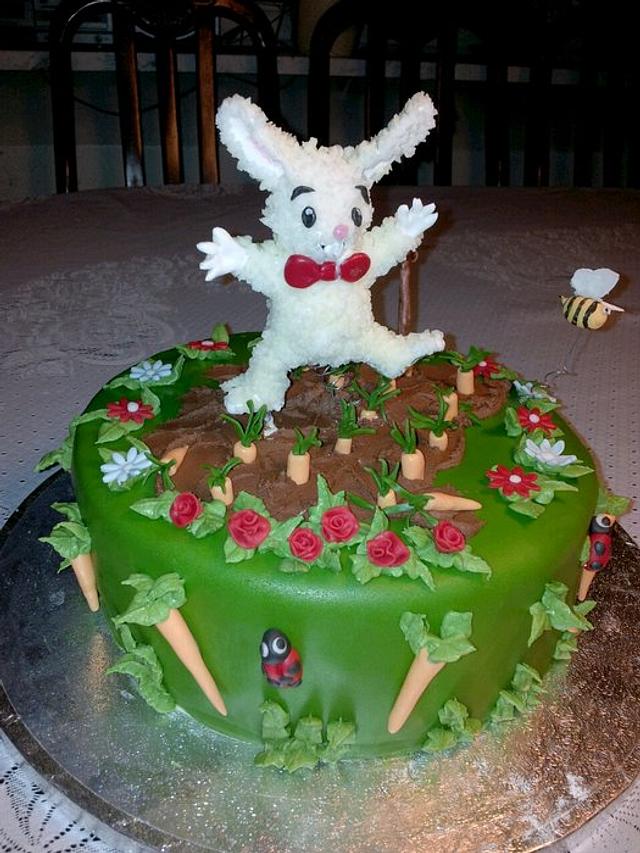 rabbit cake - Decorated Cake by karin nordlund - CakesDecor