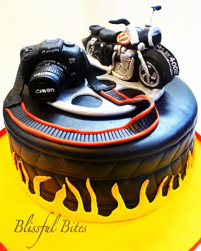 Fondant Camera Cake Topper, DSLR Camera for the photographer