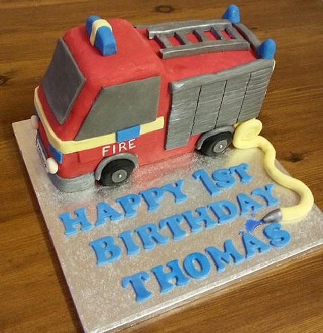 Fire Engine - Decorated Cake by Tracey - CakesDecor