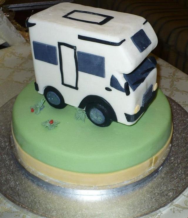 Camper cake - Cake by Filomena - CakesDecor