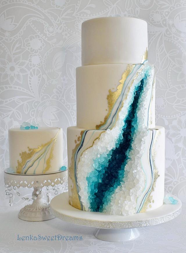 Geode Wedding Cake Decorated Cake By Lenkasweetdreams Cakesdecor