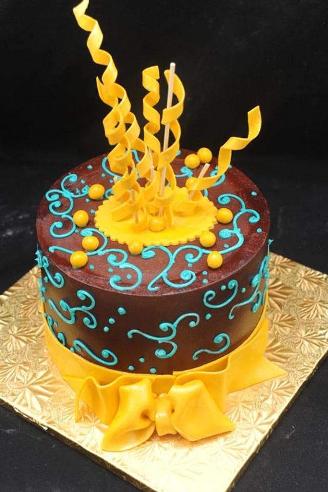 Goldish Fondant Accents And Butter Cream Scrolls On Buter Cakesdecor