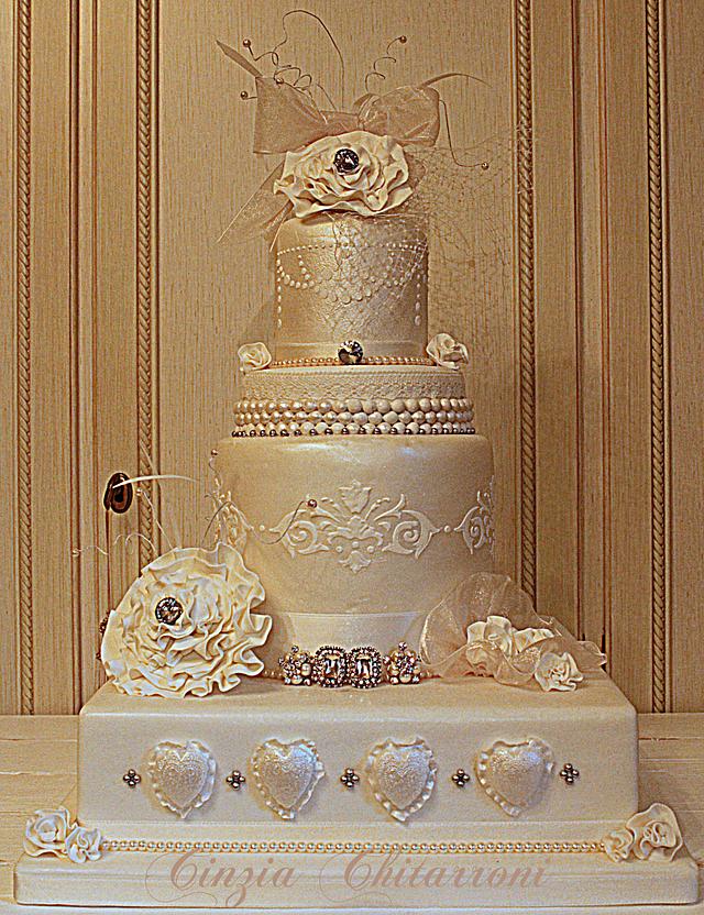 Vintage wedding cake - Decorated Cake by Cinzia - CakesDecor