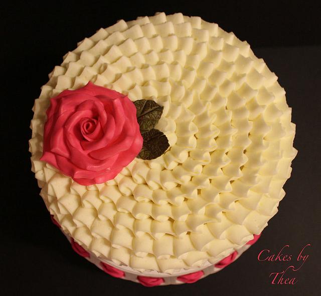 Ruffled petal tip cake 