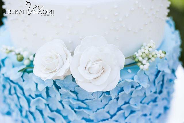 Roses and Pearls Wedding Cake