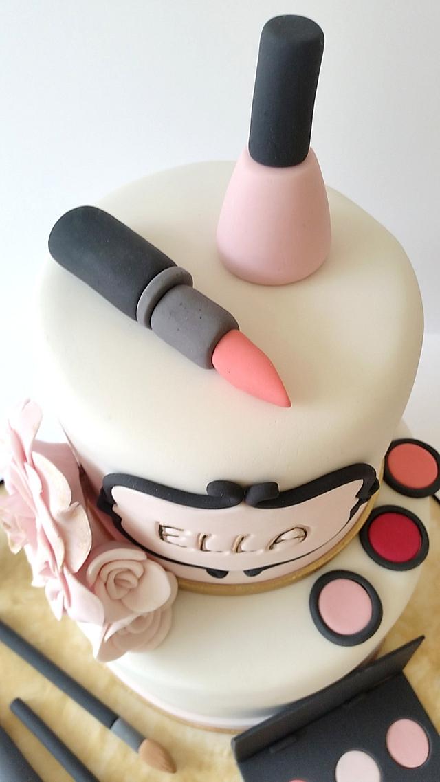 Makeup / glamour girl cake