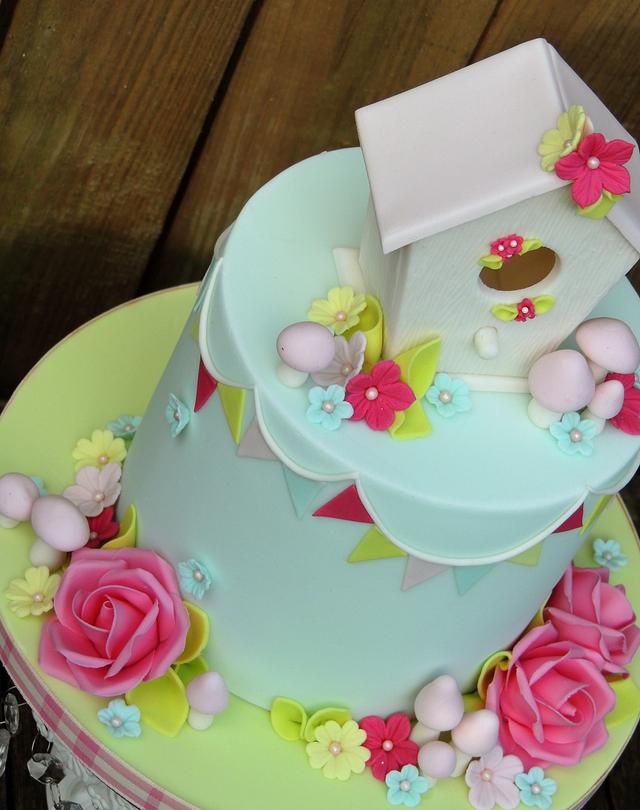 Birdhouse & Roses - Cake by Shereen - CakesDecor