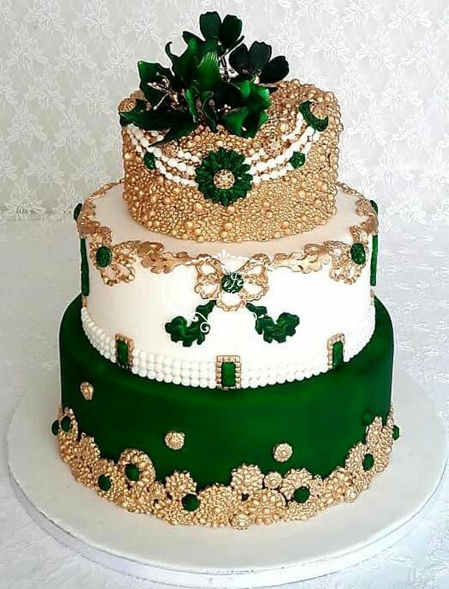 Henna ceremonial cake - Decorated Cake by Fées Maison - CakesDecor