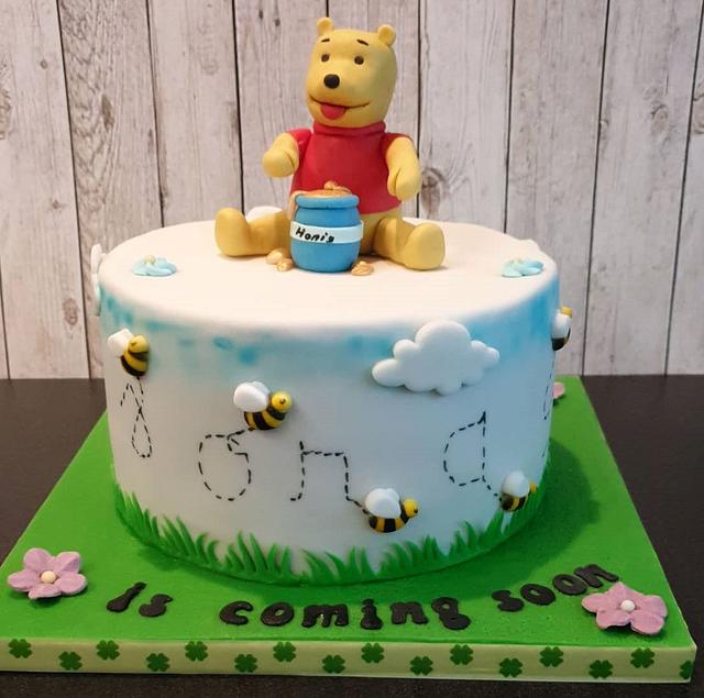 Winnie Pooh Babycake - Decorated Cake by Knuffy121 - CakesDecor