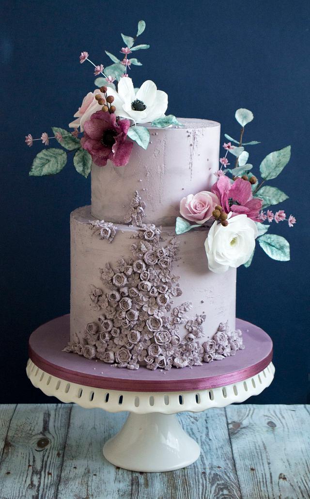 Wedding cake in purple - Decorated Cake by Vanilla & Me - CakesDecor