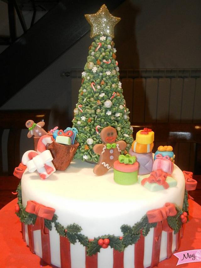Christmas Cake - Decorated Cake by Marica - CakesDecor