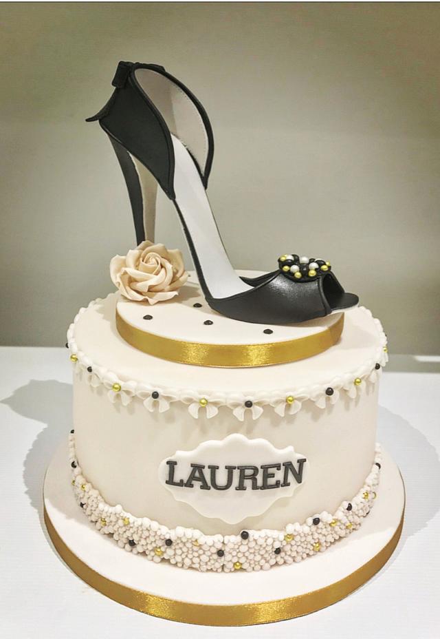 Sugar Shoe - Decorated Cake by Lorraine Yarnold - CakesDecor
