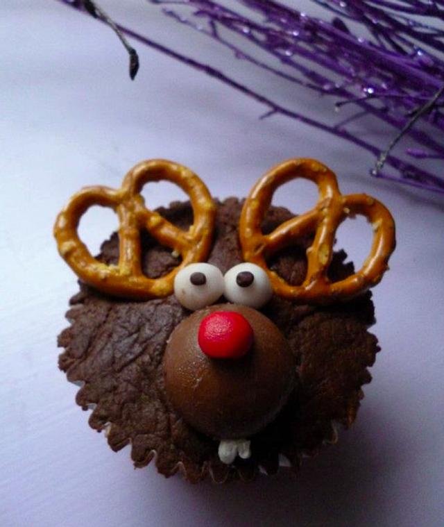 Rudolph the Red-Nosed Reindeer Cupcakes 