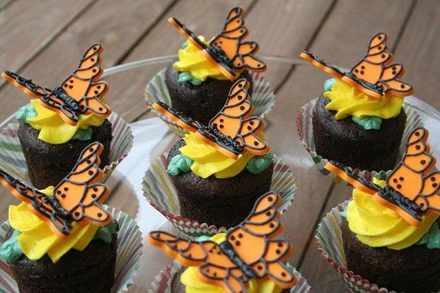 Butterfly Cupcakes - Decorated Cake by 3DSweets - CakesDecor