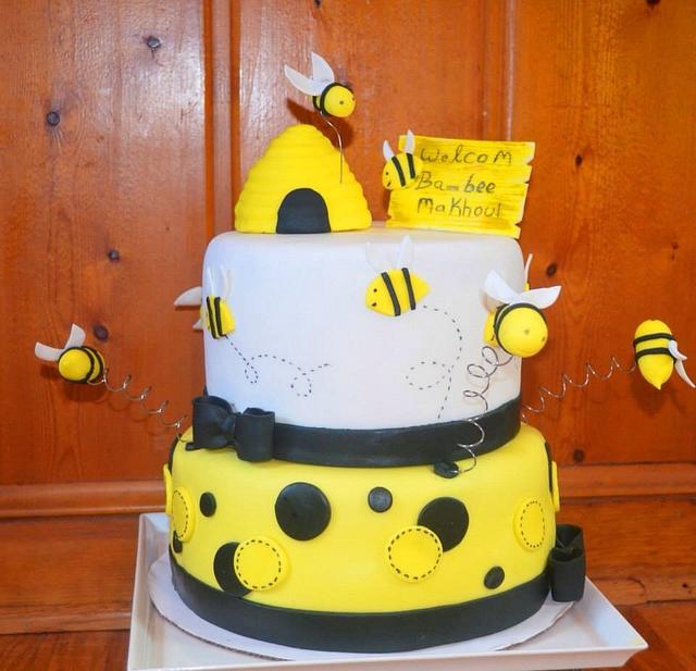 Bee baby shower cake - Decorated Cake by Raghadn - CakesDecor