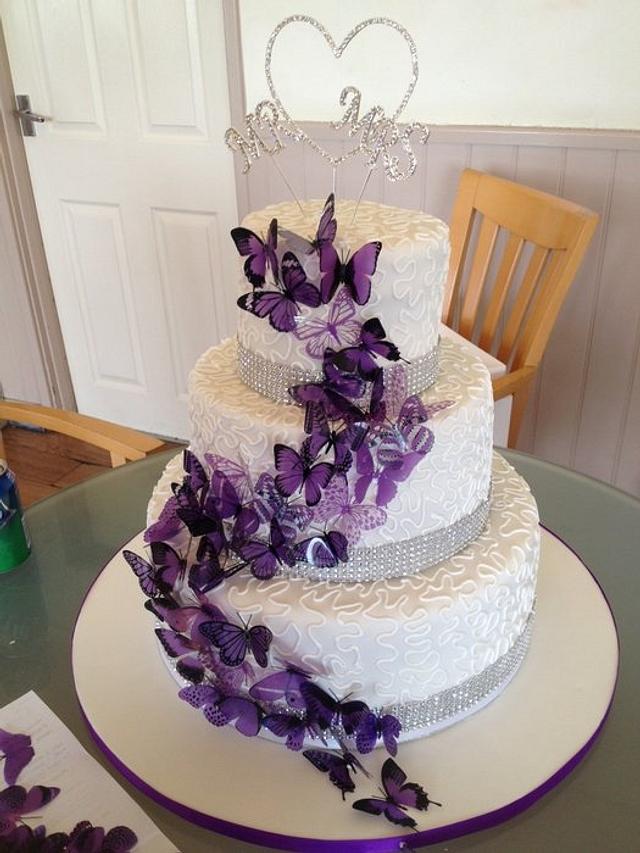 Purple butterflies - Cake by Maxine - CakesDecor