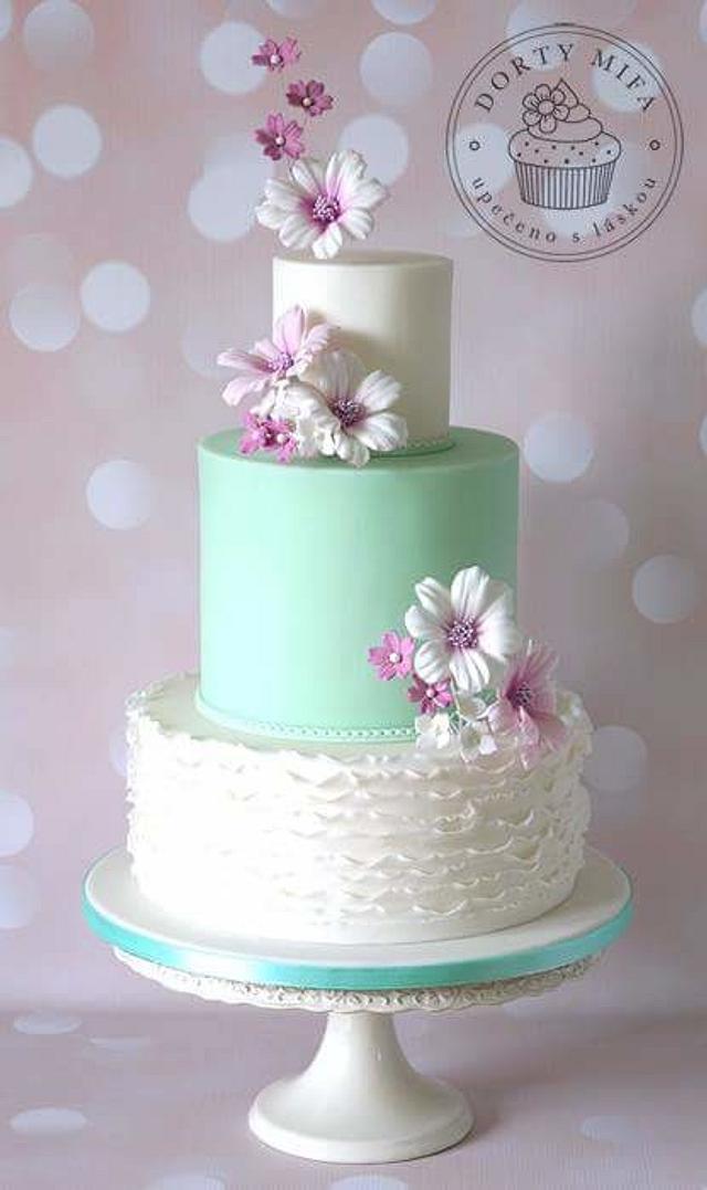 Lucia in mint - Decorated Cake by Michaela Fajmanova - CakesDecor