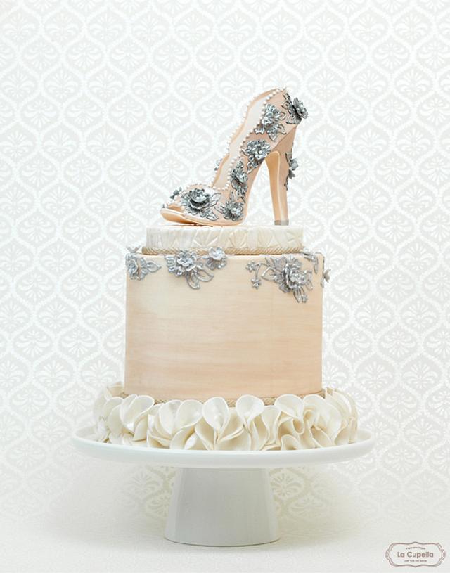 Romantic Bride High Heel Cake Decorated Cake By La Cakesdecor 