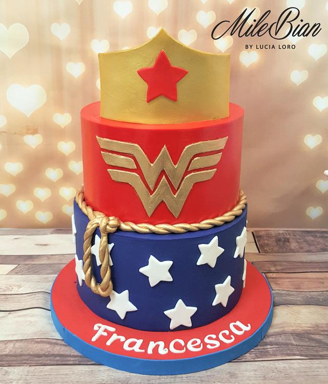 Wonder Woman cake - Decorated Cake by MileBian - CakesDecor