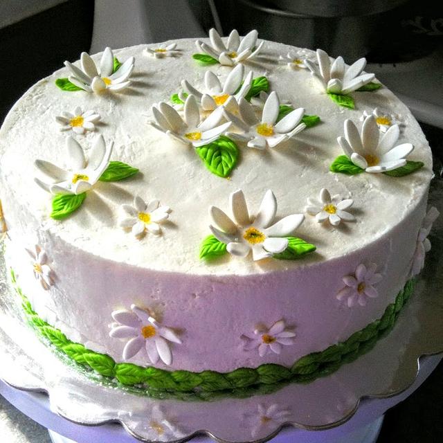 Daisy Cake - Decorated Cake by BakeNCraft.com - CakesDecor