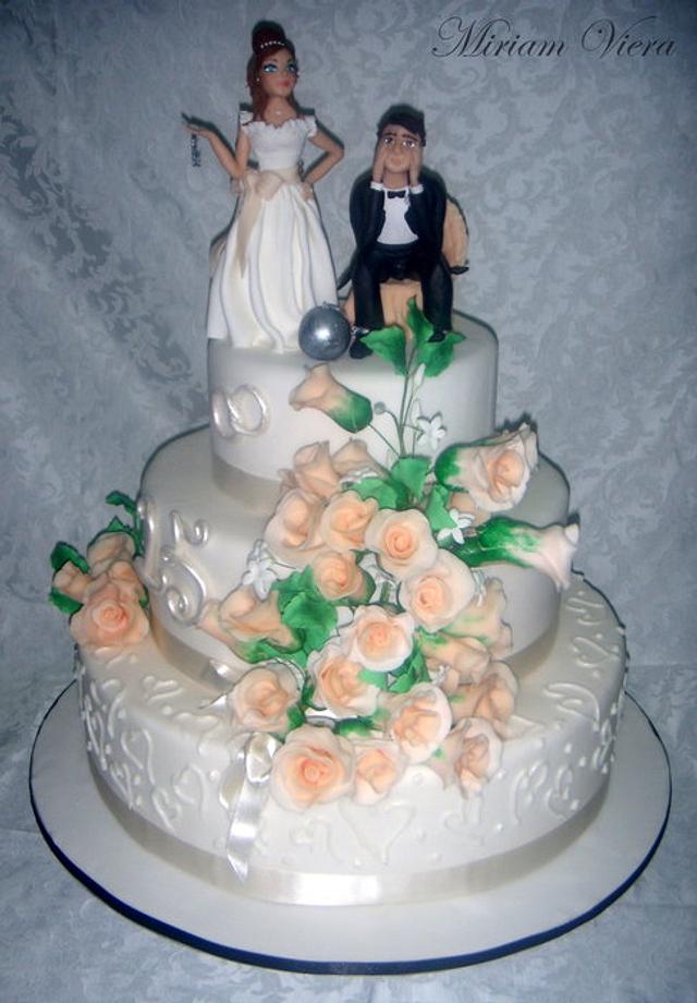 chained for life Cake by Miriam Viera CakesDecor