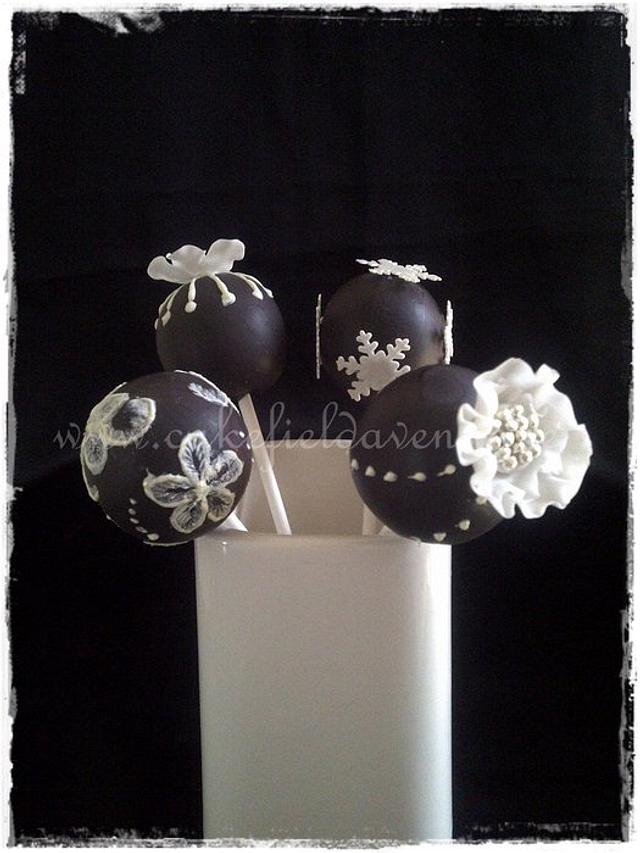 Black and White Cake Pops - Decorated Cake by Agatha - CakesDecor
