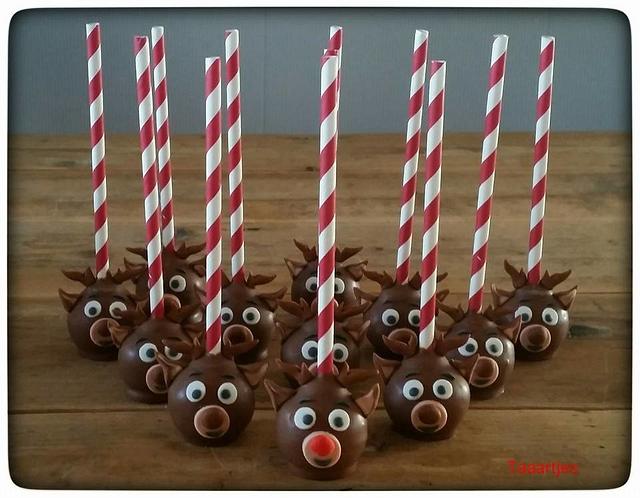 Rudolph Christmas Cakepops - Decorated Cake by Taaartjes - CakesDecor