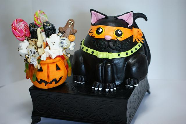 Halloween Fat Cat - Decorated Cake by Margie - CakesDecor