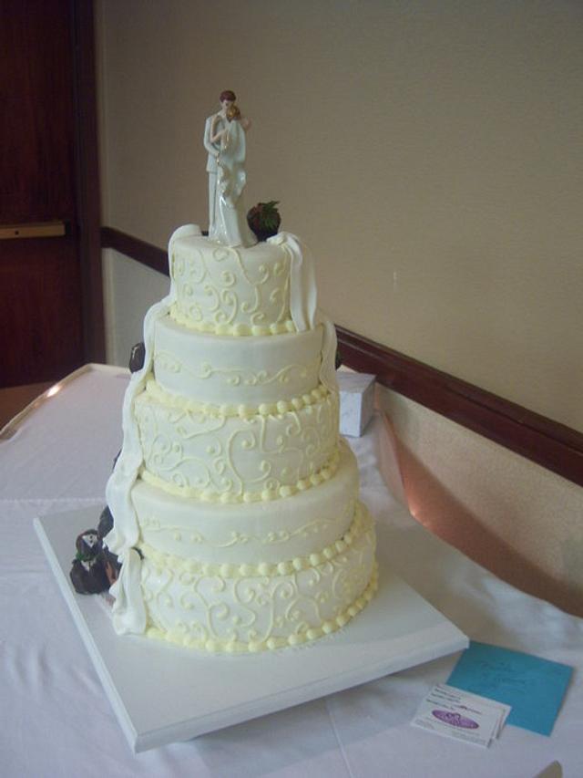 wedding/grooms cake ..all in one! yummy!