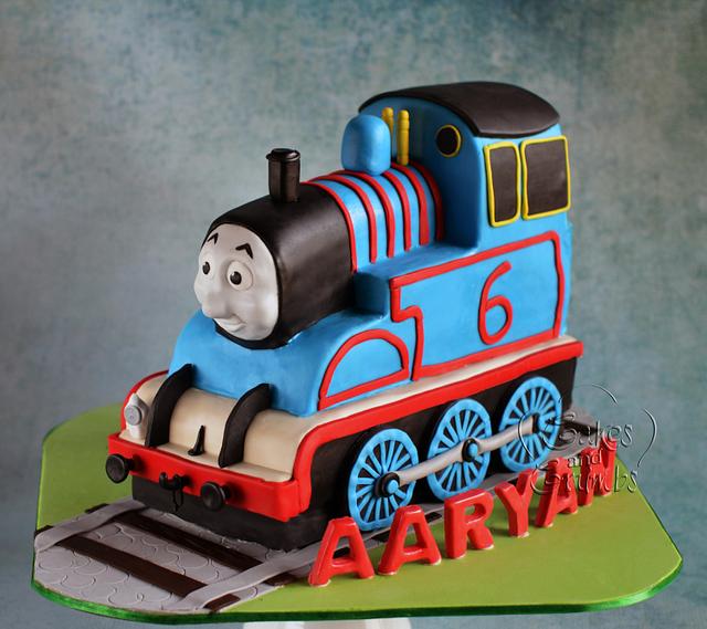 Thomas the tank engine cake - Decorated Cake by Hima - CakesDecor