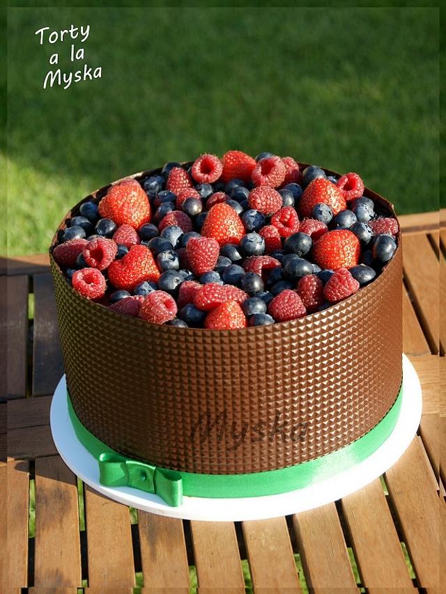 chocolate fruit cake - Cake by Myska - CakesDecor