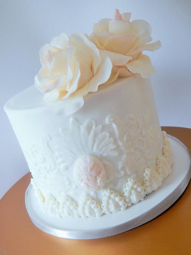 White Rose Tier Design Cake | Custom Cake Bakery - CrÔøΩme Castle – Creme  Castle