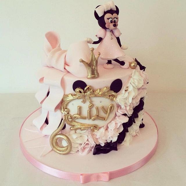 Minnie Mouse in pink, black and gold - Cake by Dee - CakesDecor