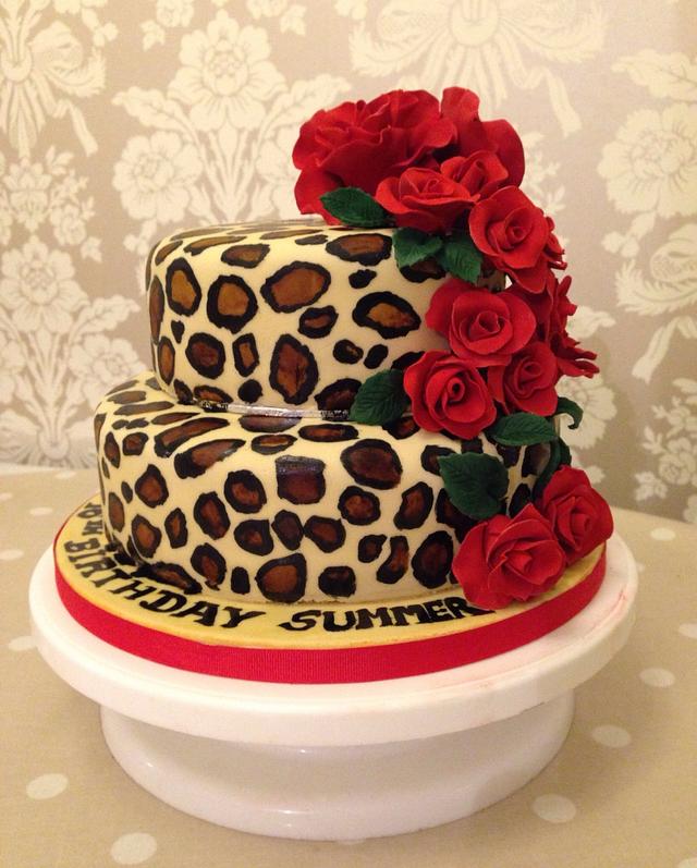 Leopard print and roses - Decorated Cake by Samantha - CakesDecor