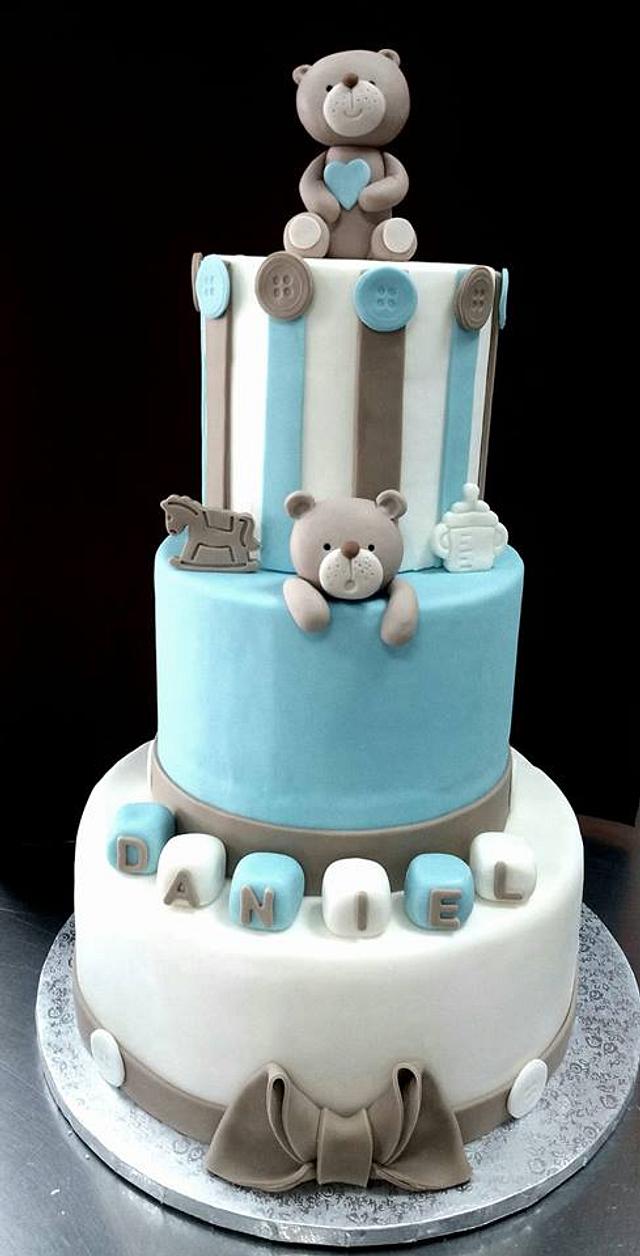 Baptism teddy bears cake - Decorated Cake by Silvia - CakesDecor