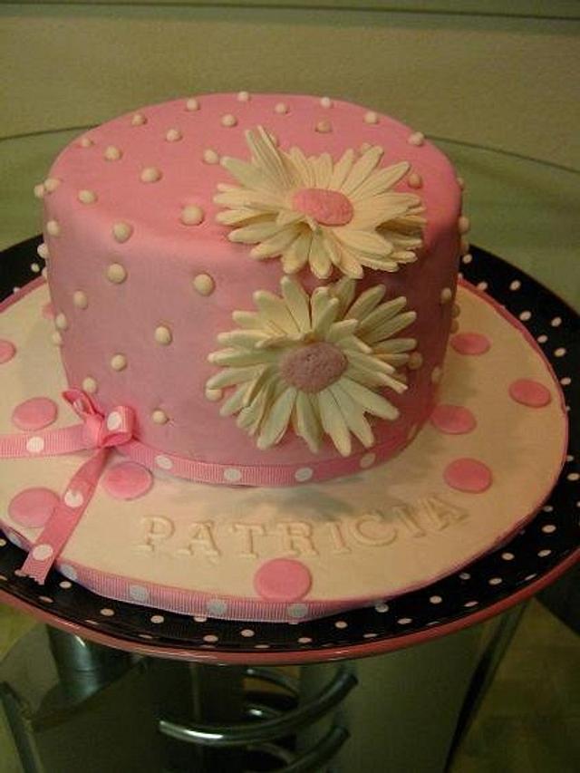 Daisies For Patricia - Decorated Cake by Cakeicer - CakesDecor