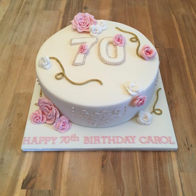 Roses and pearls - Decorated Cake by Littlelizacakes - CakesDecor