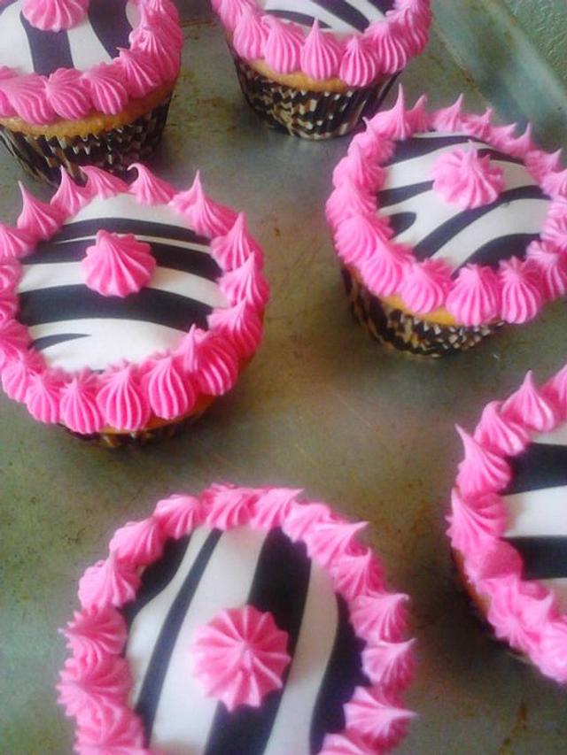 Zebra print cupcakes - Decorated Cake by Brenda - CakesDecor