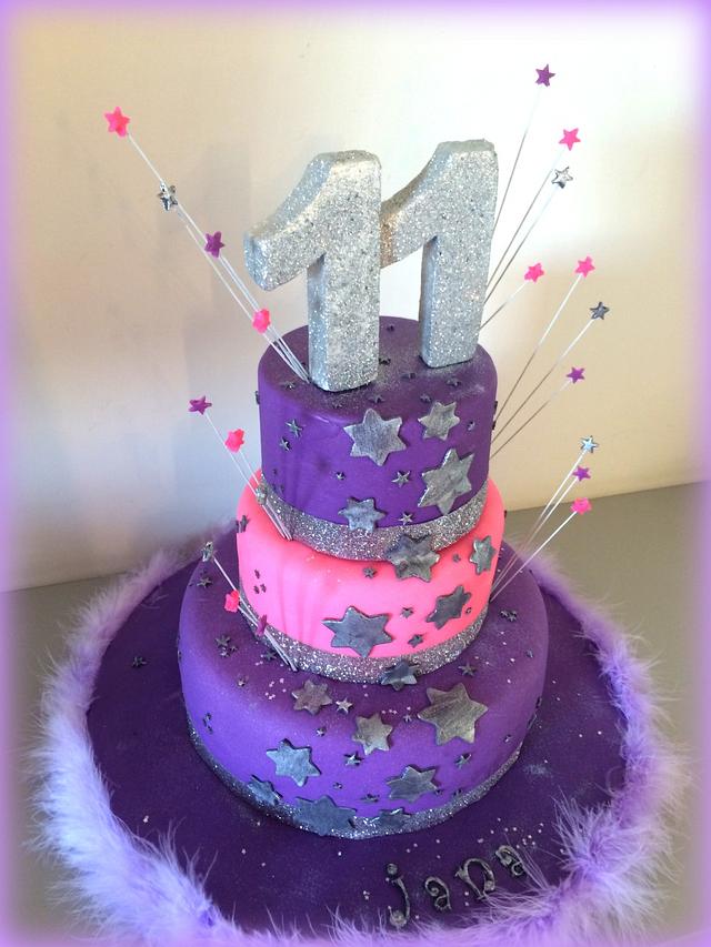 Jana's stars! - Decorated Cake by Sugar&Spice by NA - CakesDecor