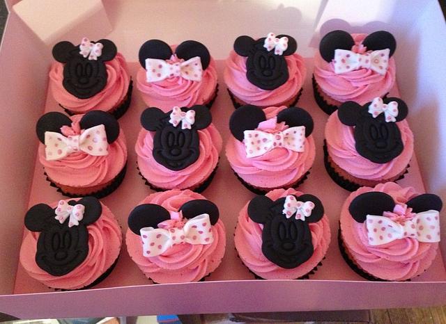 Pink Minnie Mouse and cupcakes - Cake by Donnajanecakes - CakesDecor