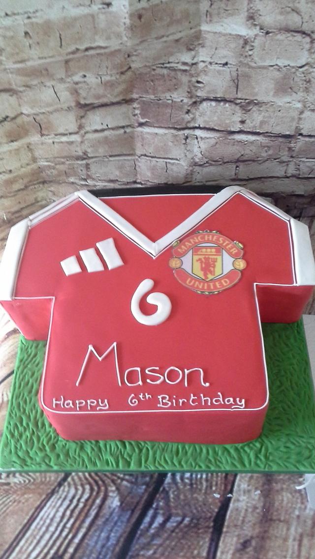 football shirt - Cake by milkmade - CakesDecor