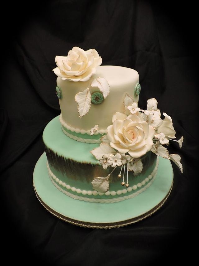 Gold and Roses - Cake by Theresa - CakesDecor