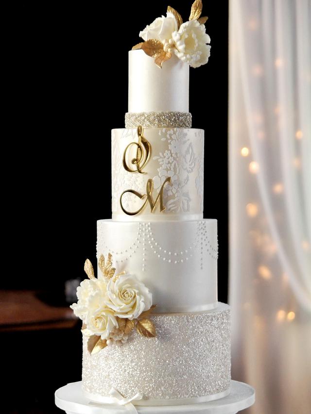 Gold & champagne wedding cake 