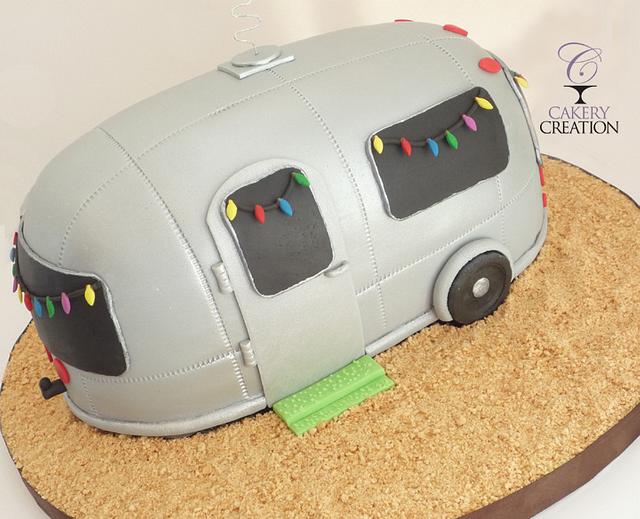 3D airstream cake - Decorated Cake by Cakery Creation Liz - CakesDecor