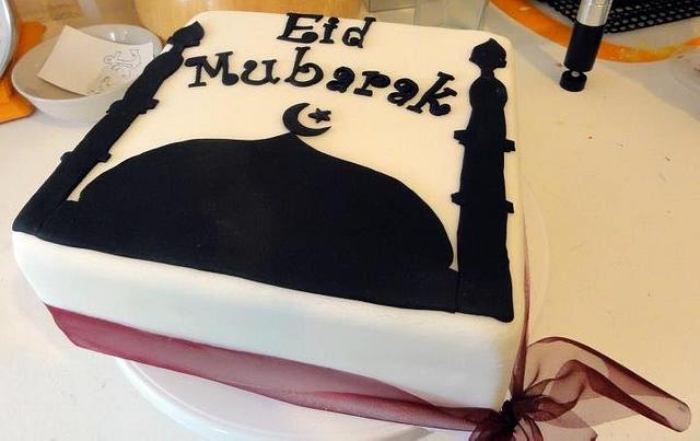 Торт на уразу. Торт на Рамадан. Украшение торта на Рамадан. Торт с праздником Курбан байрам. Торт мечеть.