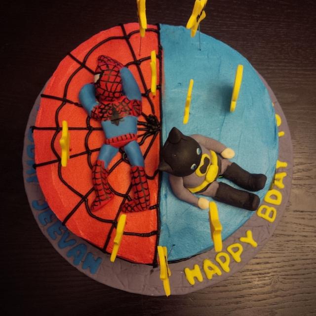 Twin S Combined Batman Spiderman Cake Cake By Yum Cakes Cakesdecor