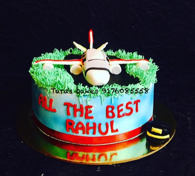 Airplane themed cake. - Cake by Tara - CakesDecor